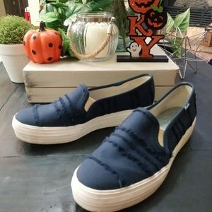 KEDS FASHION SKECHER'S SIZE (8.5)